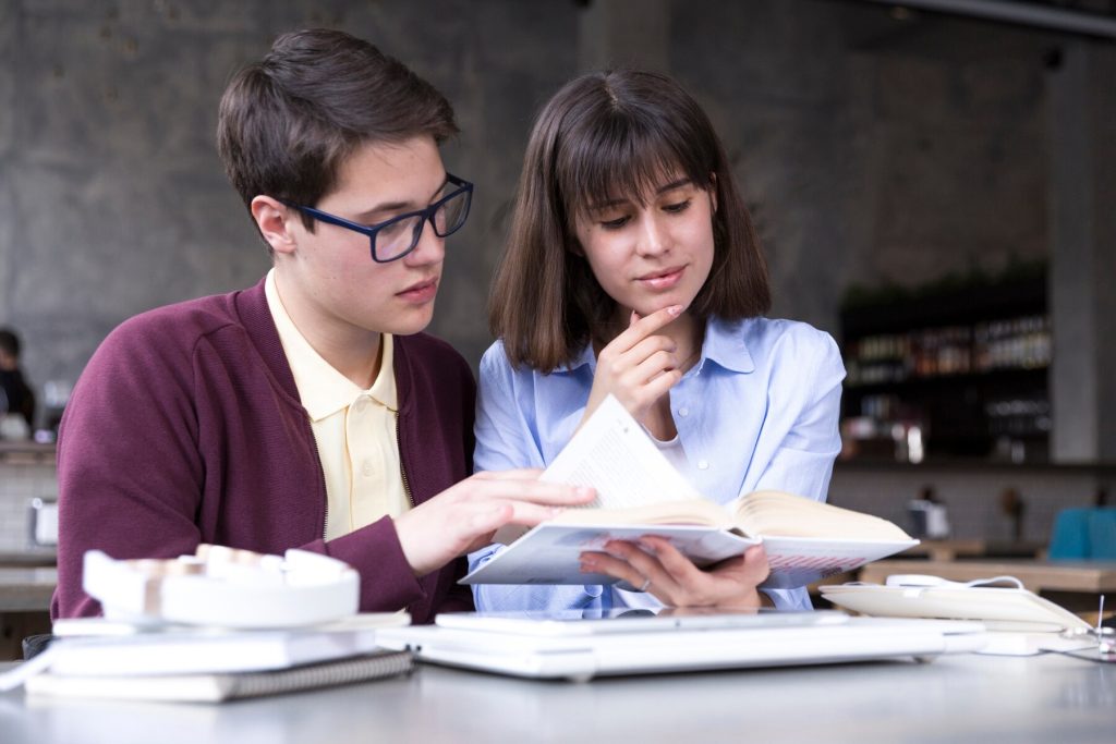 Kenapa Mahasiswa dan Dosen Harus Publikasi Jurnal